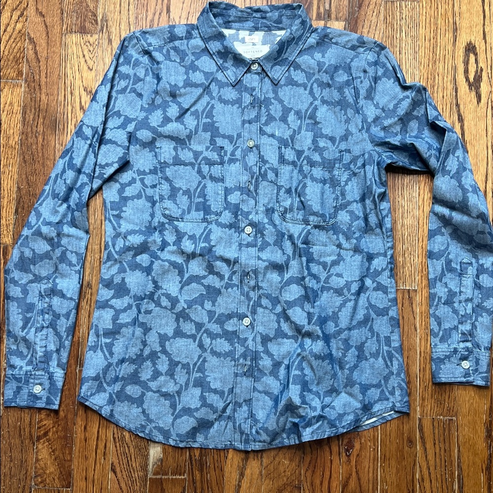 LOFT Light Blue Chambray Botanical Softened Button-Down Shirt | Size Small | NWT